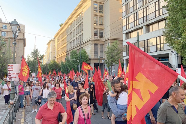 ESCALE ESTIVALE EN GRÈCE : Athènes, entre splendeurs et chaos
